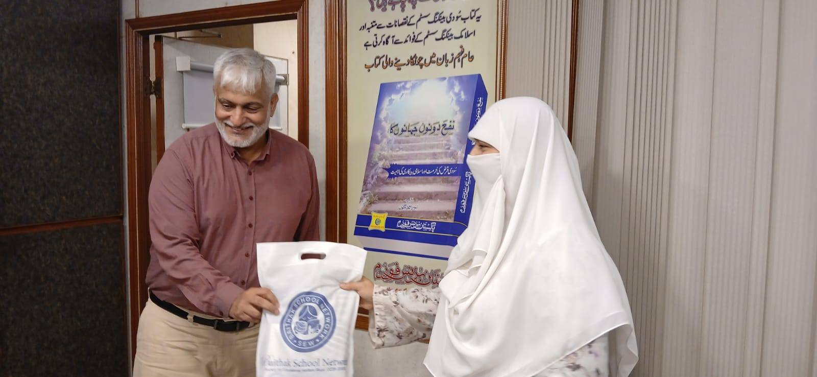 Baithak School Network’s Vice President presenting a gift to the General Secretary of Pakistan Business Forum during a meeting to promote education awareness.