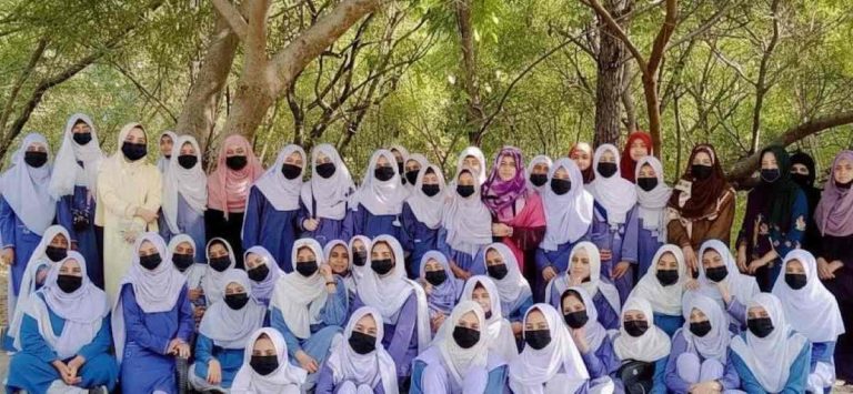 Group photo of Baithak School Golra Campus students enjoying their visit to Lok Virsa Museum.