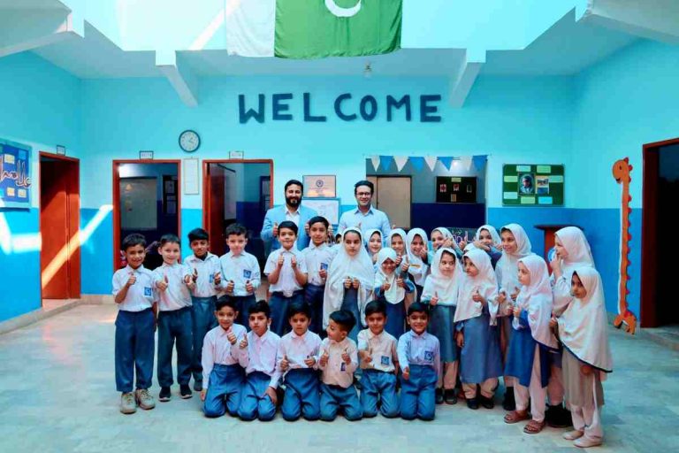Geo News anchor Mubashir Hashmi with Baithak School students at Sikandarabad Campus.