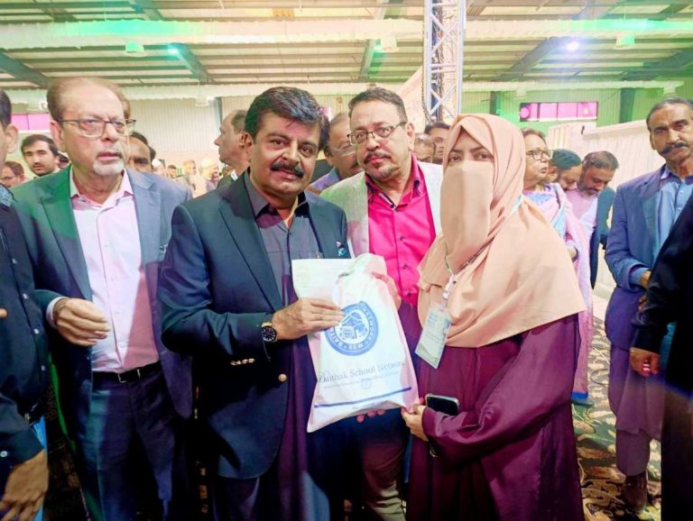 Education Minister Syed Sardar Ali Shah visiting Baithak School stall at Karachi World Book Fair 2025.