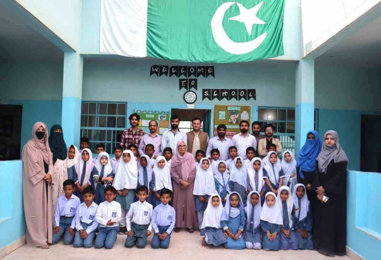Group photo of Digital Media Association members with Baithak School team and Students.