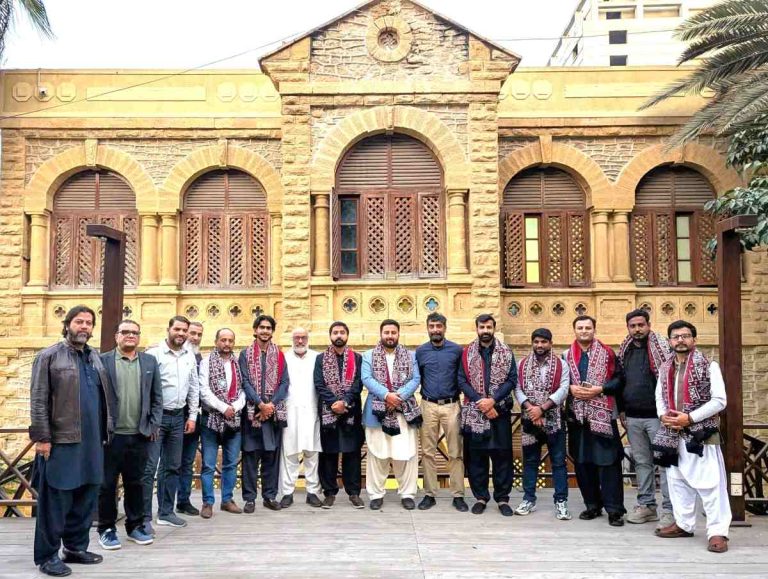 Group photo of journalists with Baithak School representatives at the press club.