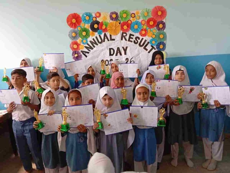 Group photo of position holder students with certificates and medals at Baithak School Network Result Day 2026 ceremony in Karachi.
